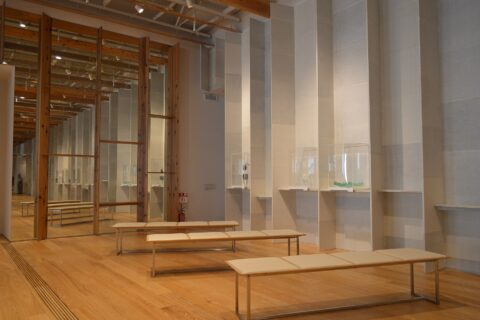 TOYAMAキラリの富山市ガラス美術館展示室前にあるグラス・アート・パサージュ（鑑賞無料）。