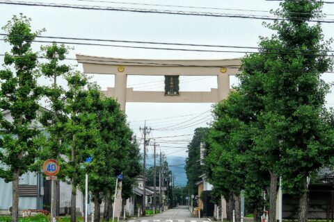 越中国一宮 高瀬神社（富山県南砺市高瀬） 大鳥居。富山県道284号井波井口城端線。