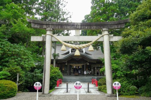 越中国一宮 高瀬神社（富山県南砺市高瀬） 鳥居と拝殿