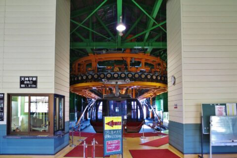 谷川岳ロープウェイ・天神平駅の改札口。