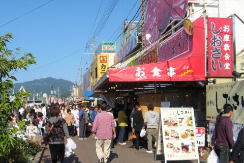 寺泊魚の市場通り（新潟県長岡市寺泊）