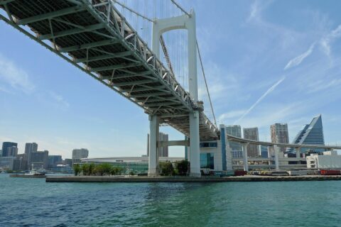 海上から望むレインボーブリッジ下側 東京都観光汽船の安宅丸から撮影