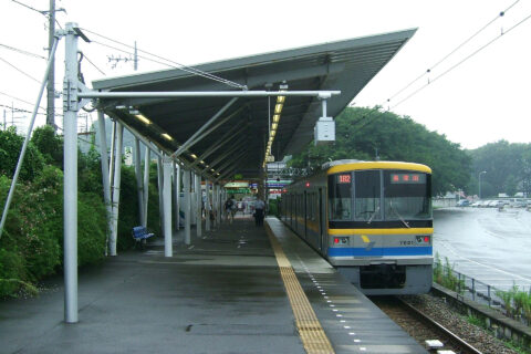 Kodomonokuni Station platform and Kodomonokuni Line's train.