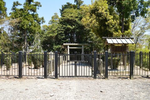 大津皇子二上山墓 拝所