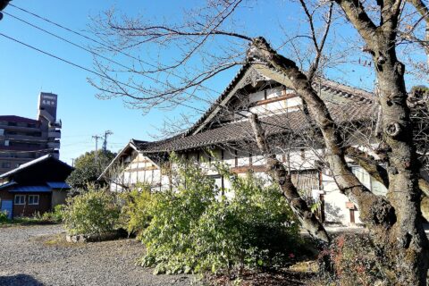春日井市高蔵寺町北にある燈明山髙蔵寺。庫裡。