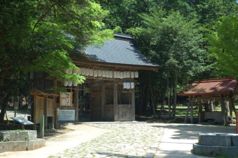 Zuijinmon gate and washbowl of Tottori Tōshō-gū