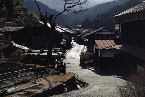 高札場から望む妻籠宿の町並み