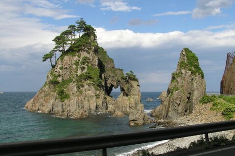 岩手県道268号野田長内線より望むつりがね洞