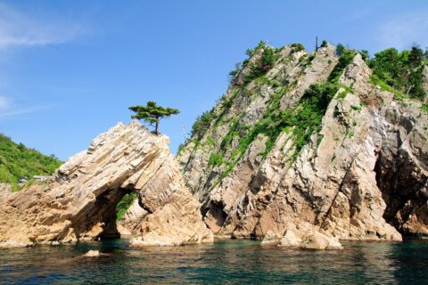 浦富海岸の千貫松島 （鳥取県岩美郡岩美町、山陰海岸国立公園）