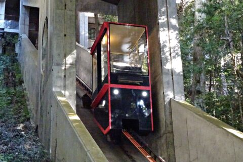 宇佐神宮のスロープカー