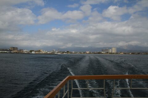 Une vue de Nagahama depuis le bateau qui relie l'île de Chikubu