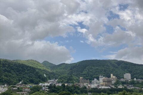 鳴子温泉街の遠景