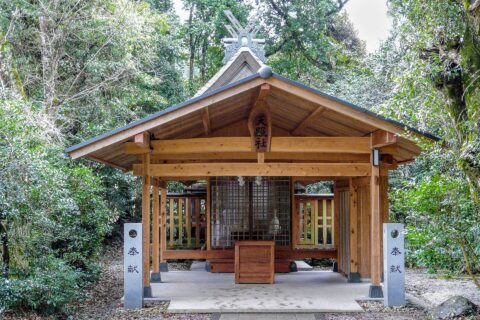 ​島根県出雲市にある須佐神社。境内社：天照社拝殿