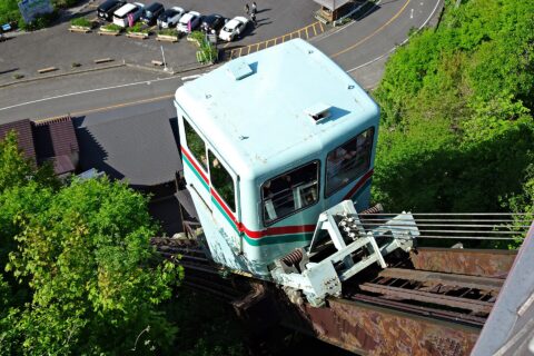弥彦山クライミングカー背面
