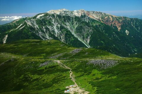 薬師岳を南南東から望む。祖父岳から撮影。