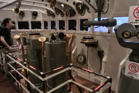 大和の艦橋 復元モデルセット、呉海事博物館2013年8月。企画展示で制作された。その後解体され、他地域でも展示が行われた。2017年現在は、呉海事博物館には展示されていない。