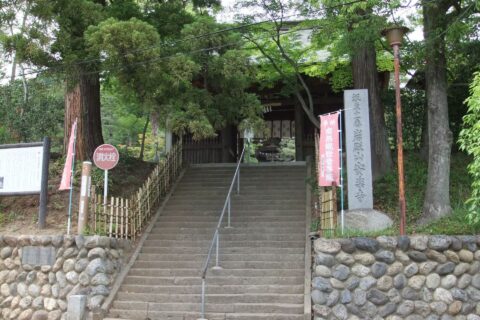 Niōmon gate of Anraku-ji temple in Yoshimi, Saitama