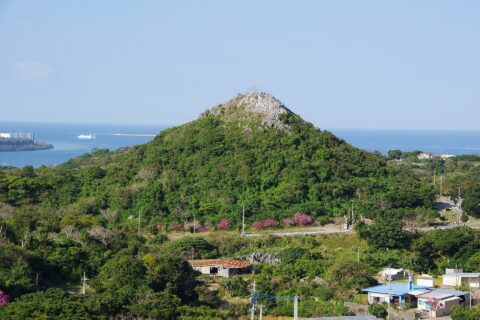 ユネームイ、本部半島カルスト地域（沖縄県本部町）