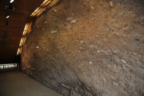 Internal earthen wall, Yuzuki-jō