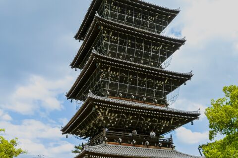 善通寺 五重塔 - 香川県善通寺市。特別公開日は、国指定重要文化財の五重塔2層目まで拝観できる。