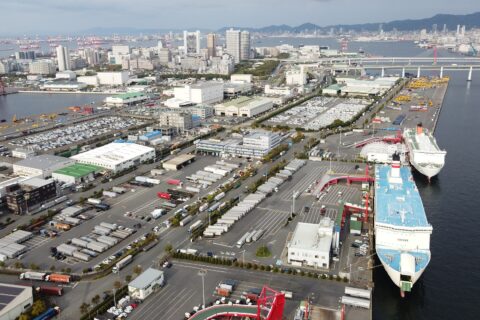 2023-04-05 Ferry Settsu JAPAN（Hankyu Ferry）&Sunflower Gold、Rokko Island Ferry Terminal、六甲アイランドに停泊中の阪九フェリー「フェリーせっつ」と「さんふらわあごーるど」