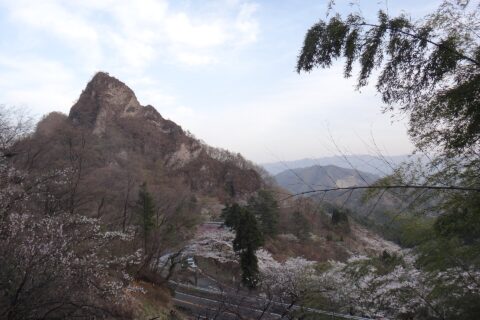 さくらの里と筆頭岩