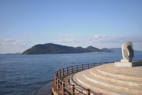 サンポート髙松より望む 女木島