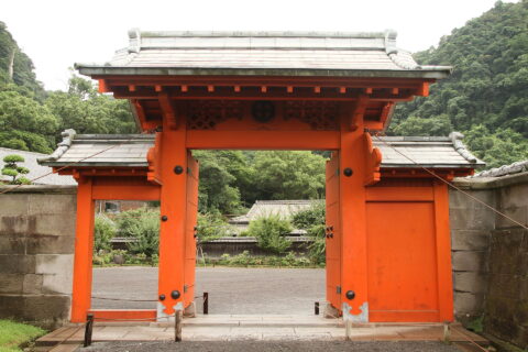 仙巌園の錫門
