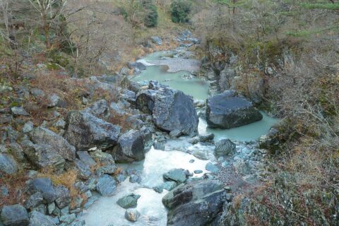 初冬の三波石峡