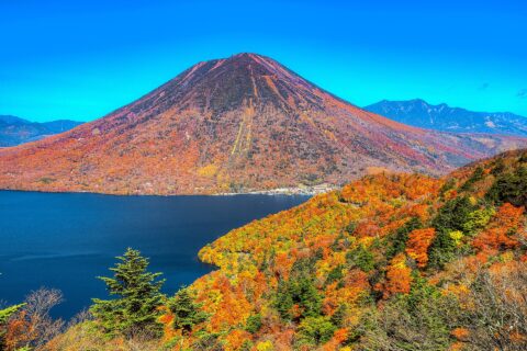 栃木県日光市、半月山、中禅寺湖展望台、紅葉、男体山