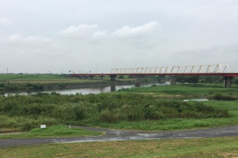 ​茨城県古河市 古河城跡・桜町曲輪跡堤防上から三国橋と渡良瀬川を望む