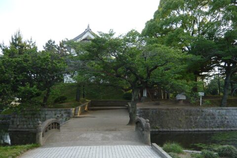 土浦城（つちうらじょう）は、日本の城。所在地は茨城県土浦市。江戸時代は土浦藩の藩庁となった。