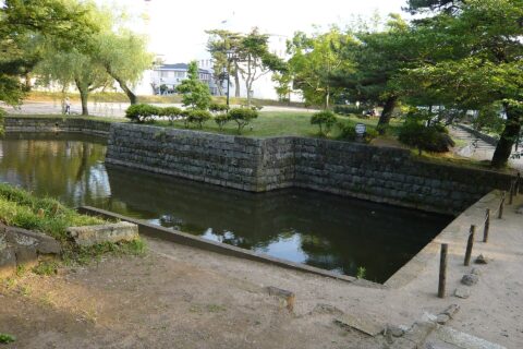 土浦城（つちうらじょう）は、日本の城。所在地は茨城県土浦市。江戸時代は土浦藩の藩庁となった。