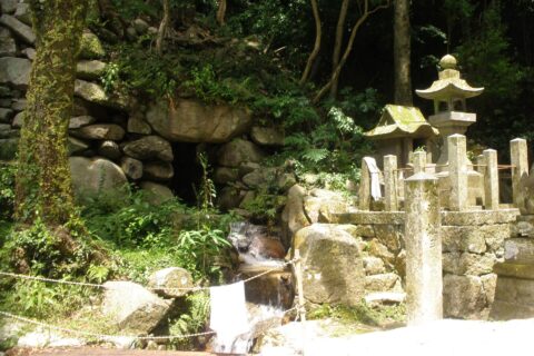 基肄城 水門。画面奥右寄りに南門跡