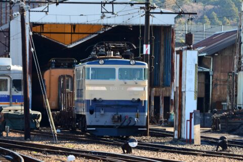 EF65風に塗装変更されたE31形