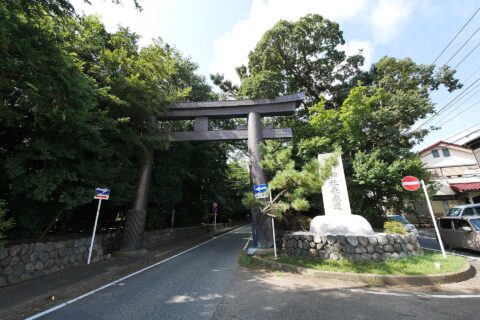 寒川神社表参道