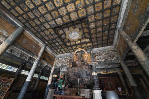 建長寺仏殿内部