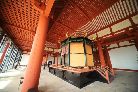 復元された第一次大極殿の内部