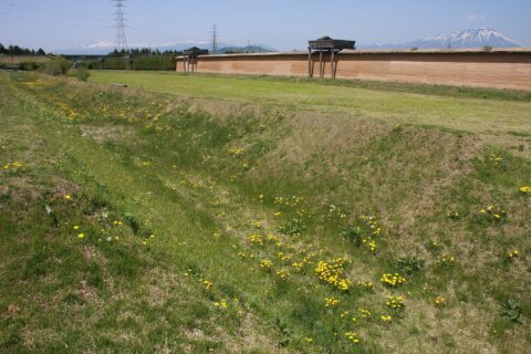 志波城の外大溝と築地塀