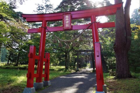 ​月山神社（束稲山）