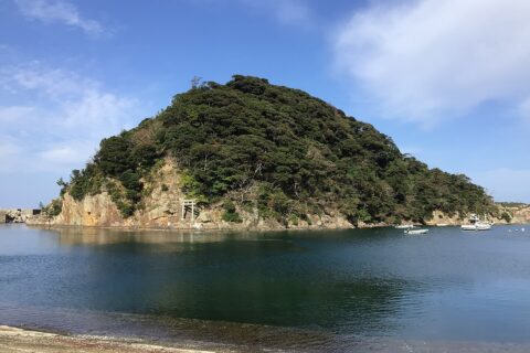 島には熊野神社という神社があります。