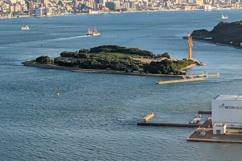 海峡ゆめタワーから望む巌流島