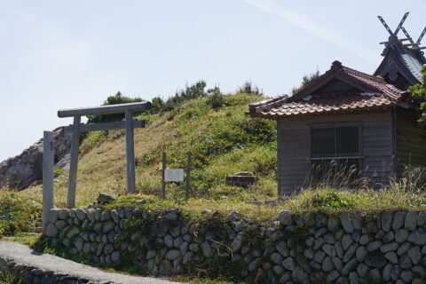 知夫里島の無人島である島津島にある神社