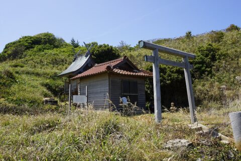 知夫里島の無人島である島津島にある神社