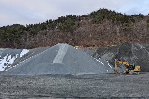 米沢砕石 gravel mine