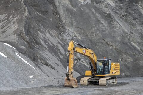米沢砕石 gravel mine