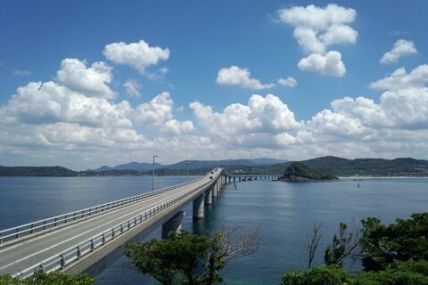 山口県下関市にある角島大橋を角島側より本土方面にむけ撮影した