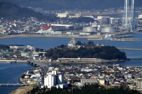 鏡山から唐津城を望む