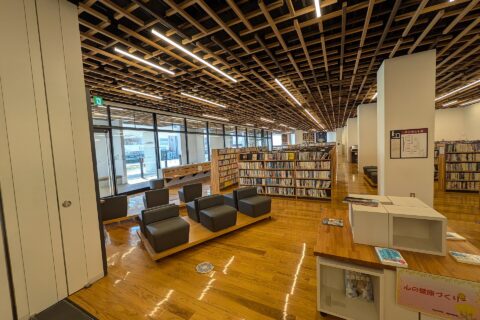 長浜市立長浜図書館風景