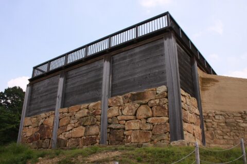 鬼ノ城の復元された角楼